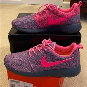 Nike Rosher Magnet tennis shoes